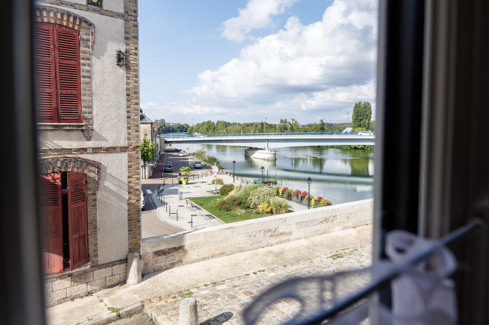 Vue sur l'Yonne depuis l'appartement Orge — Pont-sur-Yonne